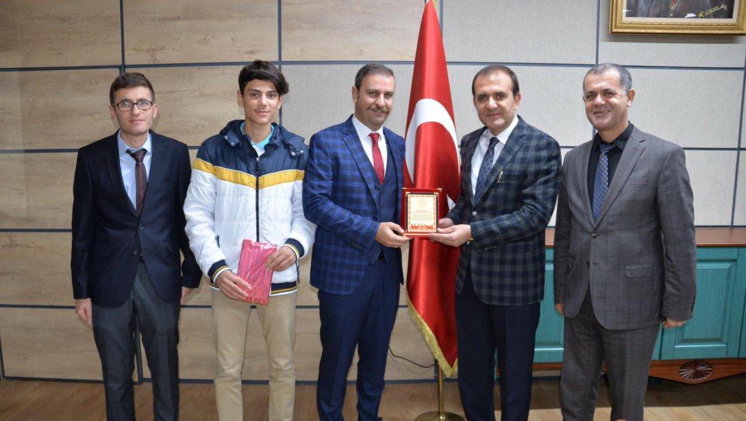 Verimlilik Temalı '' Fikir ve Kısa Film '' Yarışmalarında Türkiye 3.sü Olan Öğrencimizle İl Müdürlüğümüzü Ziyaret Ettik