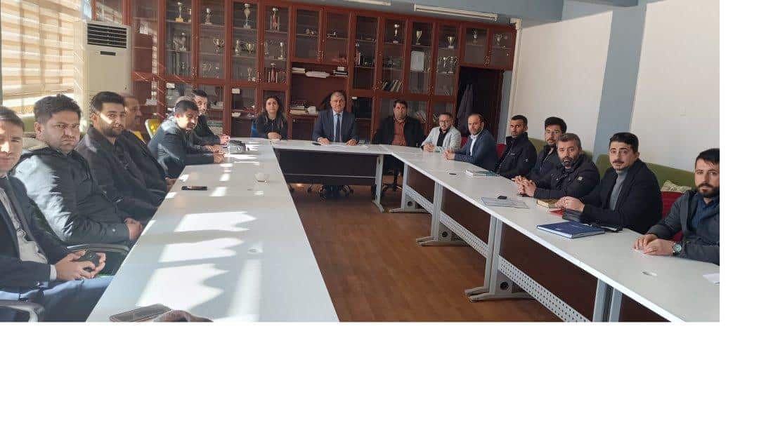 İlçe Milli Eğitim Şube Müdürümüz sayın Mehmet ÇETİNER başkanlığında tüm İmam Hatip Ortaokul ve Anadolu İmam Hatip Lise Müdürleri ile toplantı gerçekleştirildi. 