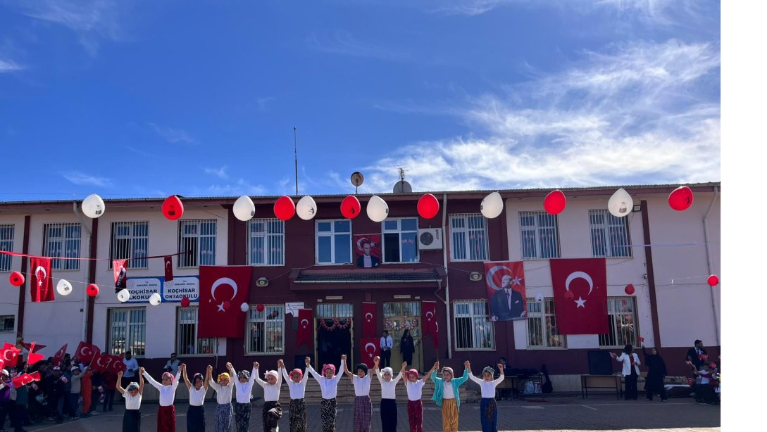 Türkiye Cumhuriyeti'nin 101'inci yıl dönümüne ulaşmanın gururu ve sevinciyle; Koçhisar'da 29 Ekim Cumhuriyet Bayramı büyük bir coşkuyla kutlandı.